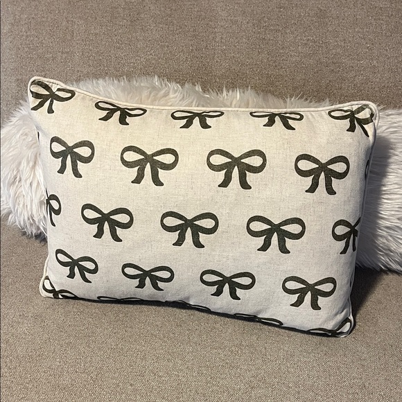 Other - Bow Pattern Throw Pillow